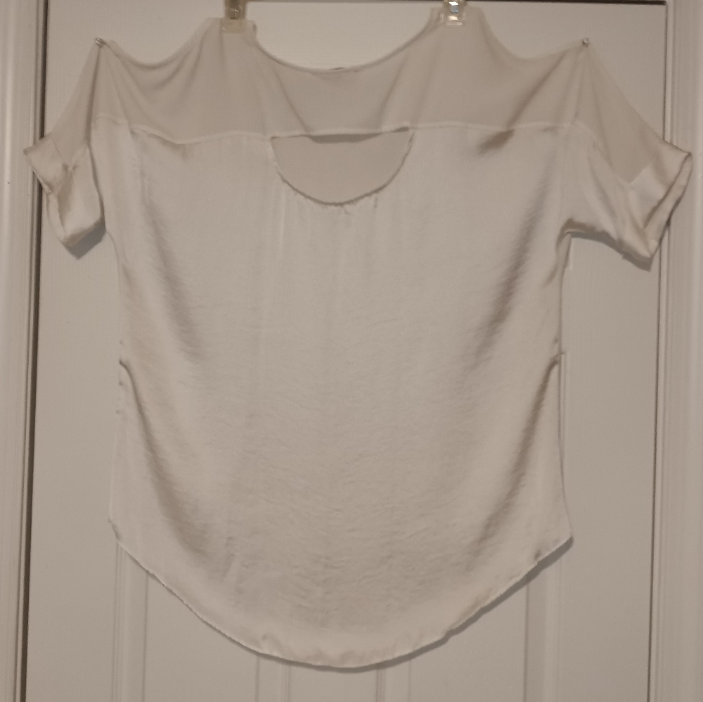 White-Blouse by Gibson(PTP 23" L 29") - Picture 3 of 5